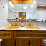 Cabaret House דירה
