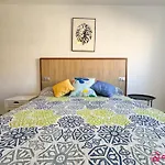 דירה Cabaret House